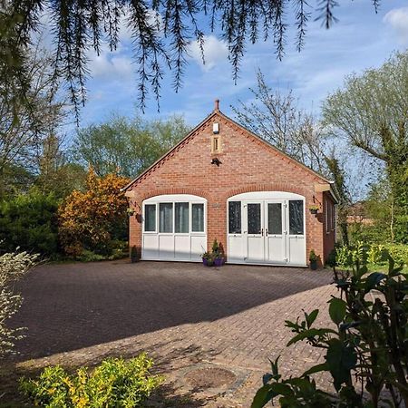 Cosy And Secluded Brook-Side Lodge Sleaford Exterior photo