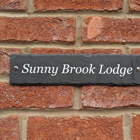 Cosy And Secluded Brook-Side Lodge Sleaford Exterior photo