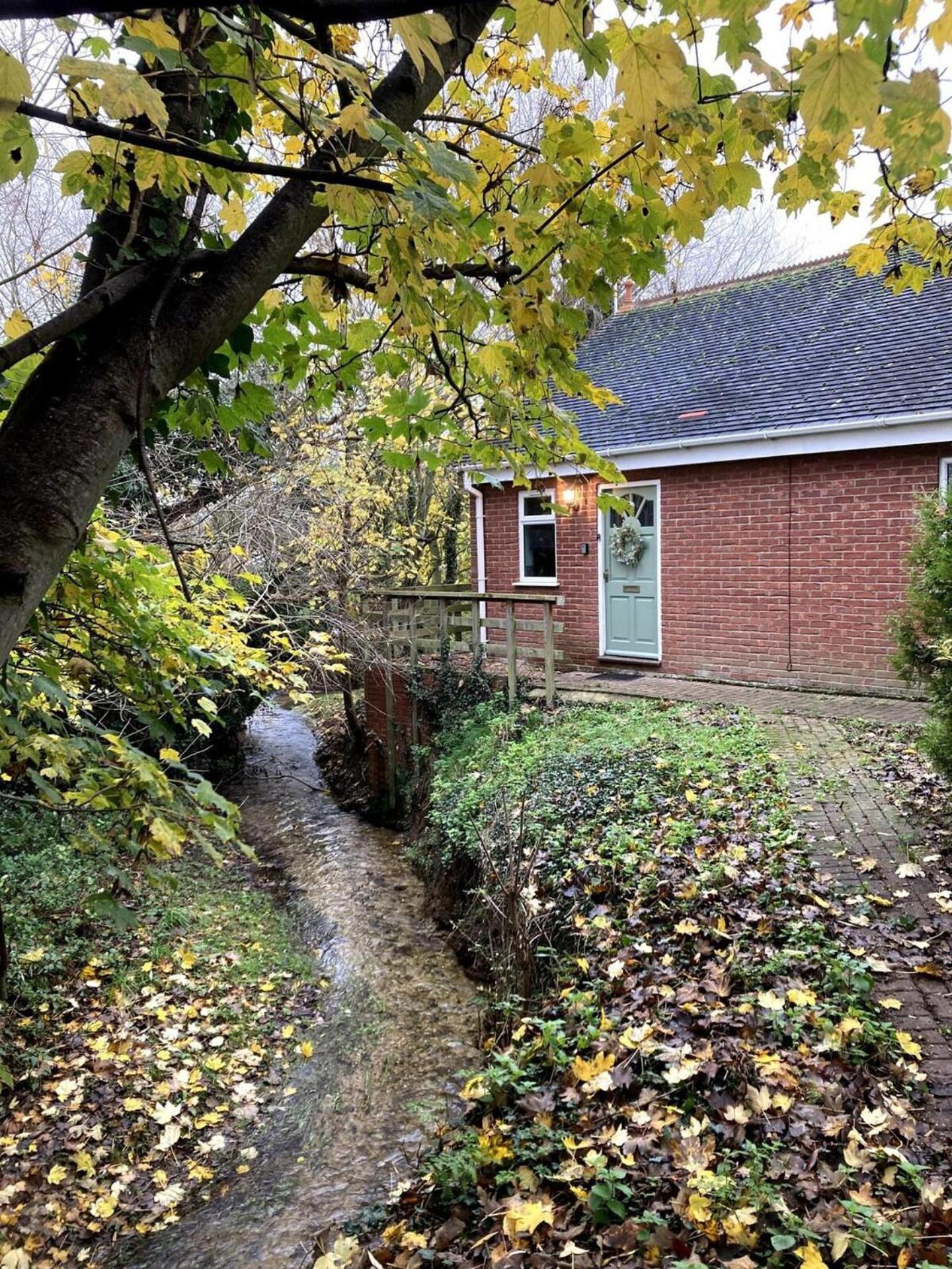 Cosy And Secluded Brook-Side Lodge Sleaford Exterior photo